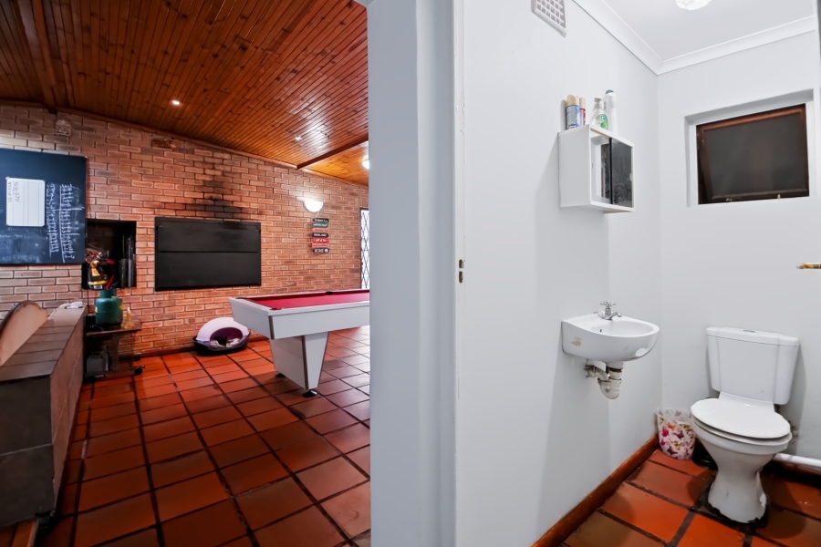 4 Bedroom Property for Sale in Oakdale Western Cape